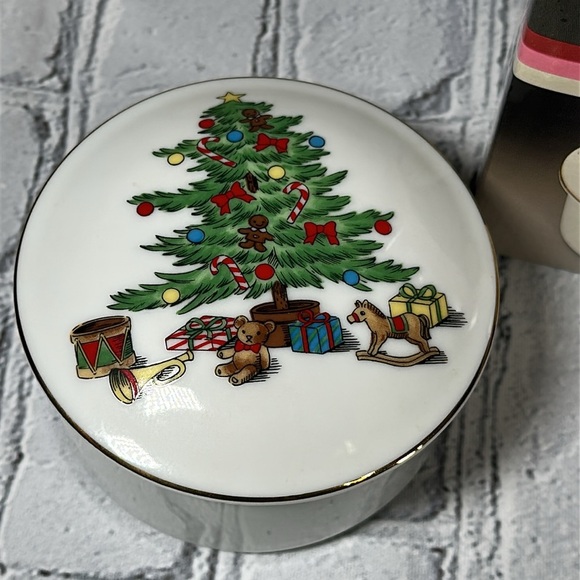 Vintage Fine Porcelain Round Candy Box with Christmas Tree Design Walmart - Picture 2 of 14